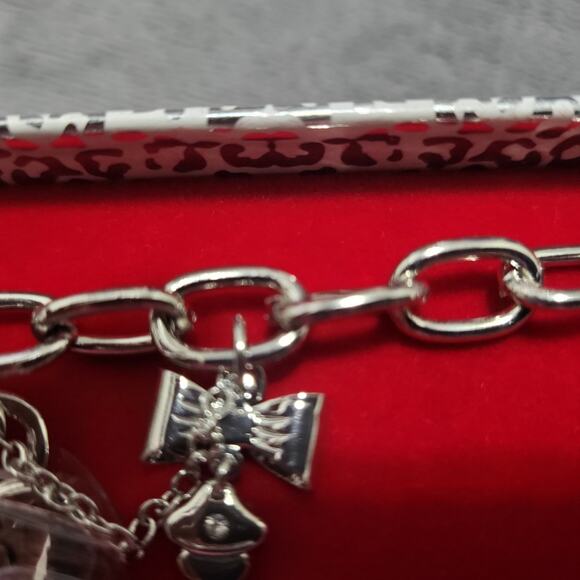 Guess Silver Tone Heart Charm Bracelet Gift Box Charm Bracelet - Picture 9 of 16